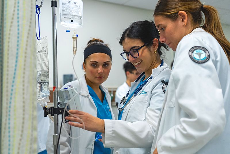 NSU nursing students in simulation lab